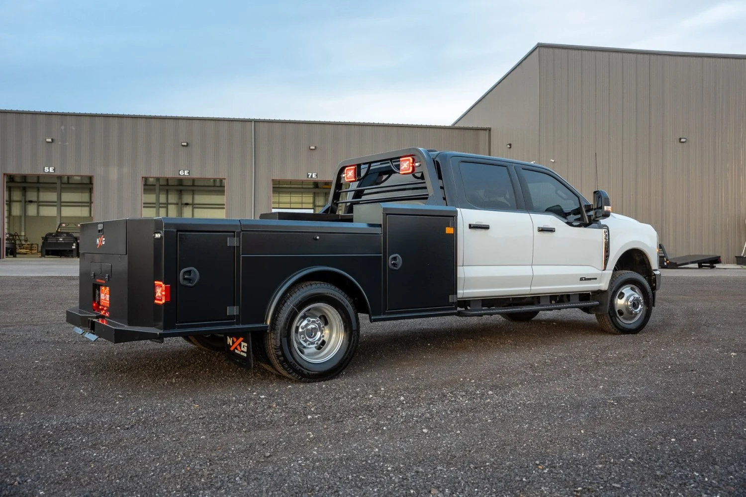 NXG- Gooseneck Service Body (8' 6" Dual Rear Wheel)